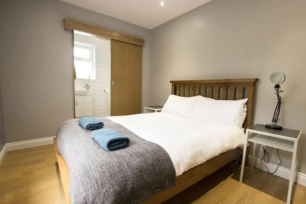 Modern City Centre Rooms Dublin 0*,
